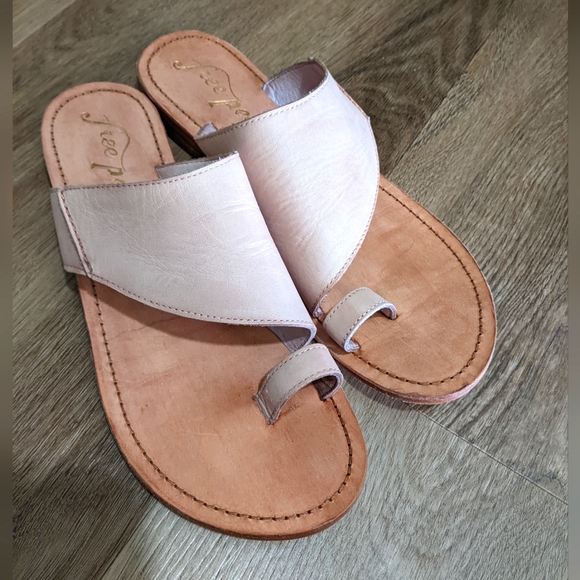 NWOT! Free People Sandals - Picture 3 of 12
